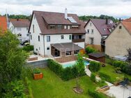 Vielseitiges Zweifamilienhaus mit Pool und großem Grundstück - Pliezhausen