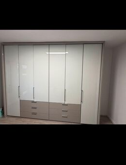 Kleiderschrank mit Außenbeleuchtung - Hockenheim