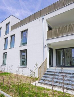 ** Anschauen und Einziehen ** Traumwohnung mit gehobener Ausstattung & eigenem Garten! - Köngen