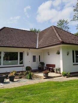 Gepflegter Winkelbungalow mit Wintergarten und Hauskoppel in Wiemerstedt - Wiemerstedt