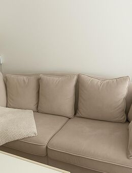 Hussensofas mit Zierkissen, eines mit Schlaffunktion - Hamburg