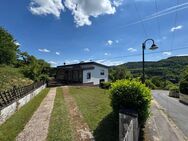 Geräumiges Familienhaus mit separaten Bungalows in Ruhelage mit Blick auf Bollendorf. - Bollendorf