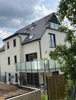 Kurzfristig bezugsfreie 5-Zimmer Eigentumswohnung mit Loggia und Blick über das Saaletal - Jena
