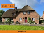 Ansprechendes Reetdachhaus mit zwei Wohneinheiten ("Doppelhaus") in idyllischer Marschrandlage (Insel Föhr) - Wrixum