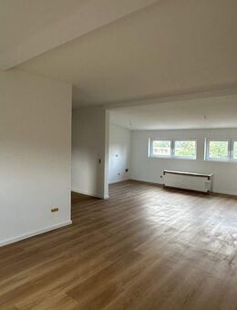 Lichtdurchflutete Dachgeschosswohnung kernsaniert -provisionsfrei- - Gelsenkirchen