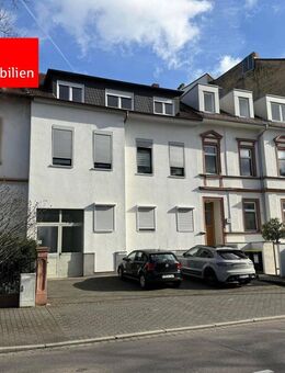 Hanau Innenstadt: Mehrfamilienhaus mit 4 Wohneinheiten in Top-Lage, 2 Garagen und 3 Stellplätzen - Hanau (Brüder-Grimm-Stadt)