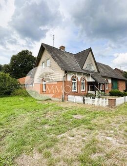 Großes Potenzial: Sanierungsbedürftige Hofstelle auf rd. 6.000 m² Grundstück mit Bachzugang - Bad Bodenteich