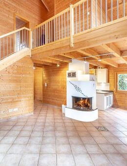 Geschmackvolles, energieeffizientes Massivholzhaus mit 3 Schlafzimmern und Wintergarten zur Miete - Bayerbach (Ergoldsbach)