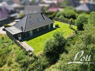 Blick bis unters Dach! Moderner Bungalow mit offener, hoher Decke in zentraler Lage von Augustfehn! - Apen