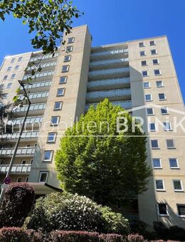 Über den Dächern von Fürth: Große 3-Zimmer Wohnung mit kleinem Balkon und Stellplatz - Fürth