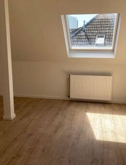 Helle, frisch sanierte Dachgeschosswohnung - Brake (Unterweser)