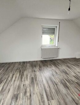 Gemütliche 1-Zimmer-Dachgeschosswohnung in Reiheneckhaus in Neusäß - Steppach. - Neusäß