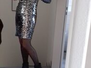 Party Glitzer Kleid Partykleid mit Perlenkette - Aesch BL