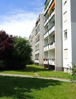 3-Raum Wohnung mit Einbauküche und Balkon - Calbe (Saale)
