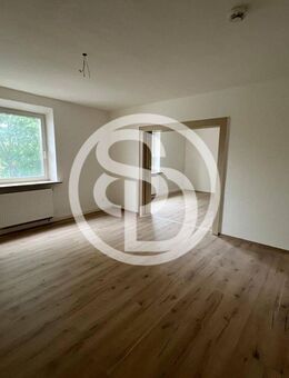 3-Zimmer-Wohnung - in zentraler Lage von Hof - 1. Obergeschoss - PKW Stellplatz anmietbar - komplett renoviert - Hof
