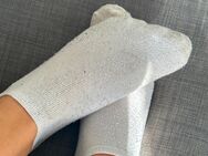 Socken von junger Studentin - Paderborn