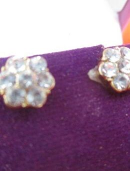 NEU mit ETIKETT * Funkelnde * Blumen * Blüten * Flower- Power * Glitzer * Swarovski * Strass * Kristalle * Steine * Ohrringe * Ohrstecker "Bijou Brigitte" Gold * - Riedlingen Zentrum