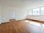 ** FRISCH SANIERT ** 2-Zimmer-Wohnung mit Loggia - Duisburg