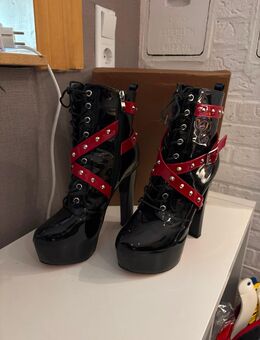 High Heels 41 neu in OVP Schwarz mit Rot - Großefehn
