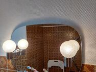 Wandspiegel , Badspiegel mit 2 Lampen . - Hannover