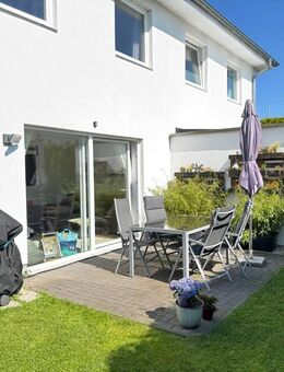 Modern wohnen, clever nutzen: Doppelhaushälfte mit Bonus-Dachraum! - Bad Bramstedt