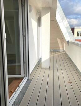 Großzügige Dachgeschoss-Wohnung mit Ausblick im Kranoldkiez - Berlin