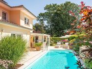 Exklusiver Wohntraum! Villa mit Swimmingpool, Energiekl. A, in sonniger, ruhiger Lage - Falkensee