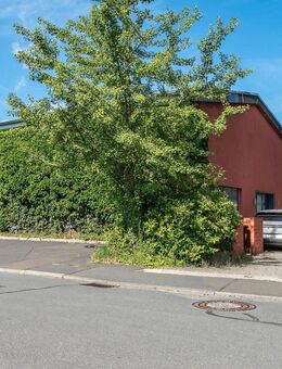 Freisteh. san. EFH+ELW+Halle+Büros, Ortsrandlage, gr. Garten Pool+Gartensauna, o.Makler! - Taunusstein