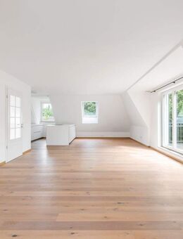 Attraktive Dachgeschosswohnung mit zwei Terrassen in ruhiger Lage - München