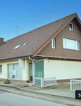 **Wohnen & Arbeiten unter einem Dach: 2 Wohneinheiten + Ladenlokal + 3 Garagen + Ausbaureserve** - Bedburg