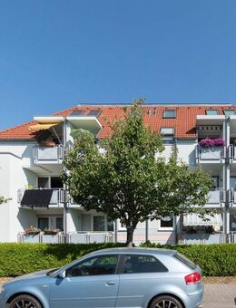 LOHNENSWERTES INVESTMENT MIT 4,24 % RENDITE // Vermietete 2-Raum-Wohnung mit Balkon & TG-Stellplatz - Leipzig