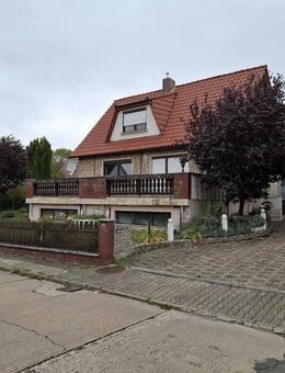 Einfamilienhaus mit Vollkeller + Garage und Garten-/Gerätehaus in beliebter Wohnlage („Musikerviertel“) in Aschersleben - Aschersleben