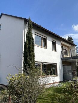 Gepflegtes Einfamilienhaus mit Doppelgarage in Korbach - Korbach (Hansestadt)