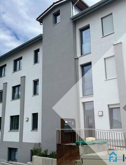 Wohnen auf zwei Ebenen: Exklusive 4-Zimmer-Wohnung mit großzügigem Balkon! - Reutlingen