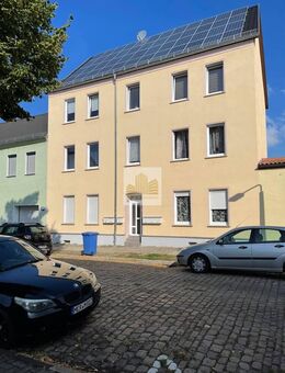 modernisiertes Mehrfamilienhaus mit PV Anlage in Merseburg für Faktor 18 - Merseburg