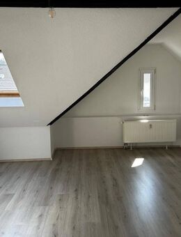 Charmante 2-Zimmer-Dachgeschosswohnung in Wuppertal-Langerfeld - Wuppertal