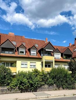 Gemütliche 2-Zimmer-DG-Wohnung mit Einbauküche (ohne Balkon) direkt am Gymnasium in Altdorf-West - Altdorf (Nürnberg)