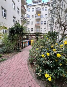 TOP-Zwei vermietete 1-Zimmer-Wohnungen in Prenzl. Berg, 4. Etage mit Ausbaupotenzial im Dachgeschoss - Berlin