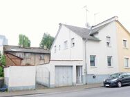 Frankfurt Heddernheim! Zweifamilienhaus mit Garage und Nebengebäude. - Frankfurt (Main)