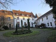 Lichtdurchflutete Maisonettewohnung in idyllischer Burganlage - Krefeld