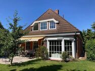 Freistehendes Einfamilienhaus mit Garage, kleiner Werkstatt und schön angelegtem Grundstück - Klein Rogahn