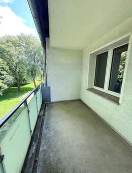 // gemütliche 3 Zimmer Wohnung mit Balkon // Vermietbar zum 01.07.2025 - Duisburg