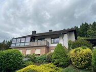 Top-Gelegenheit! 2 Häuser mit separatem Baugrundstück und tollem Weitblick in Hochstetten-Dhaun - Hochstetten-Dhaun