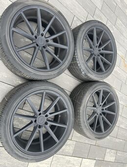 Radsatz Jeep Grand Cherokee - Vossen-Felgen 22" mit Reifen 305/35 - Dermbach