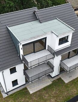 Moderne Dachgeschosswohnung mit großem Balkon und Außenstellplatz mit Wallbox inkl. Kinderspielplatz - Nürnberg