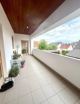 Nahezu Hauscharakter - lichtdurchflutete, weitläufige 2-Zimmer-Wohnung mit Garage nahe dem Innkanal - Mühldorf (Inn)