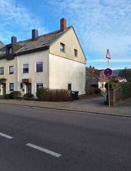 einseitig angebautes Wohnhaus mit Garage - Sankt Ingbert
