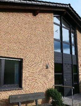 Sehr großes voll massives Klinker-Haus für eine Familie oder auch zum Aufteilen auf drei Einheiten! - Emmerthal