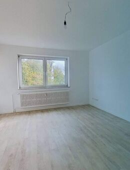 ERSTBEZUG NACH SANIERUNG: Schöne 3-Zimmer-Wohnung mit BALKON - Bielefeld