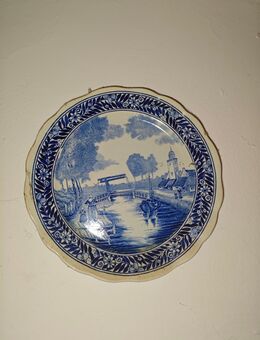 Boch Frères Delfts Blau Wandteller – Niederländische Kanallandschaft - Itzehoe